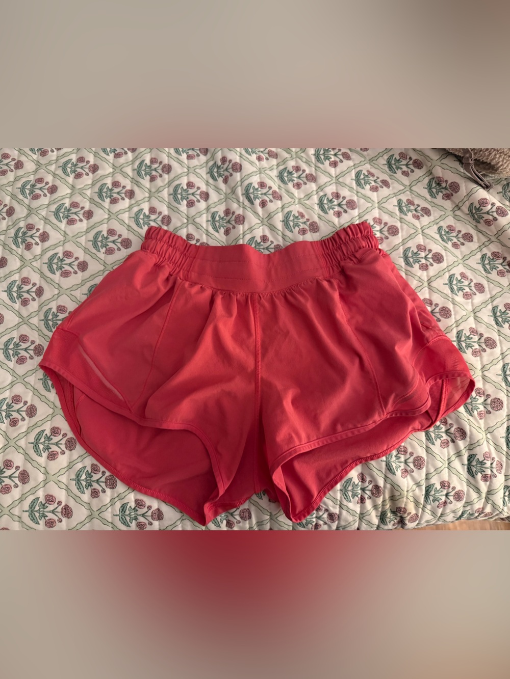 Lululemon hotty hot shorts size 4